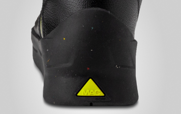 Icon representing slip resistance in the asphalt boot sole, showing a water droplet.